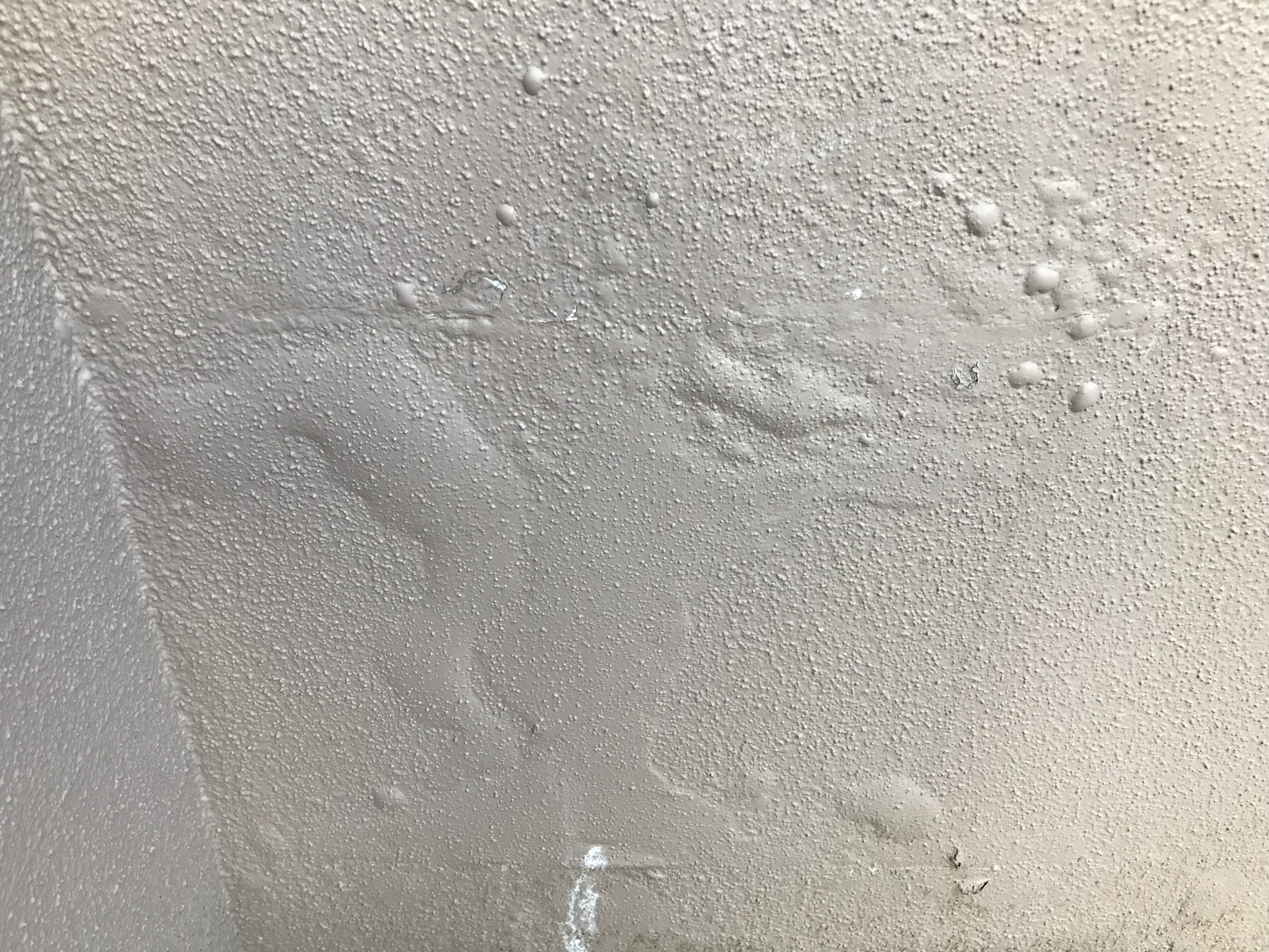 弾性塗料の膨れ